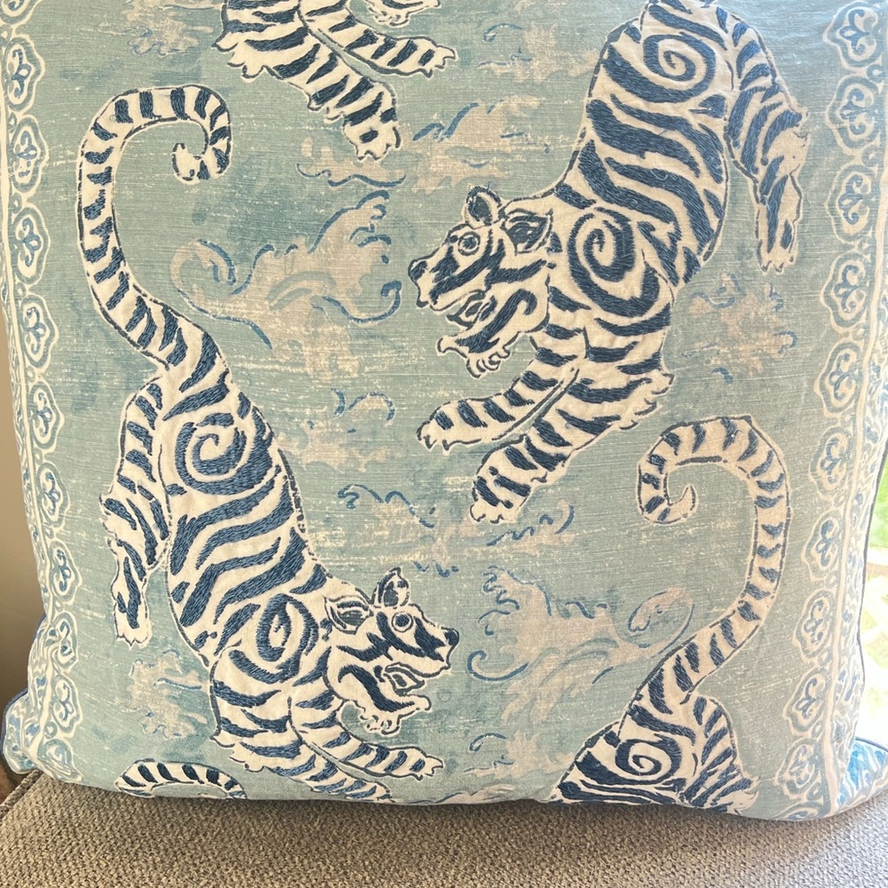 Ryan Studios- Blue & White Tiger Print Decorative Throw Pillow - Set of 2 - Picture 8 of 11